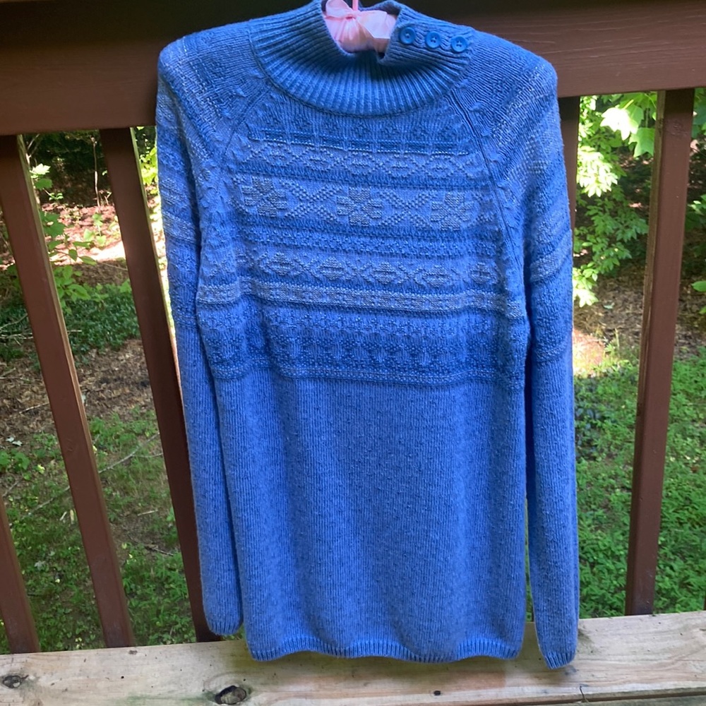 Croft & Barrow blue and silver fair isle sweater
